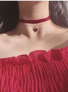 红色爱心吊坠项链女复古cost play配饰丝绒锁骨链高级感小众颈带