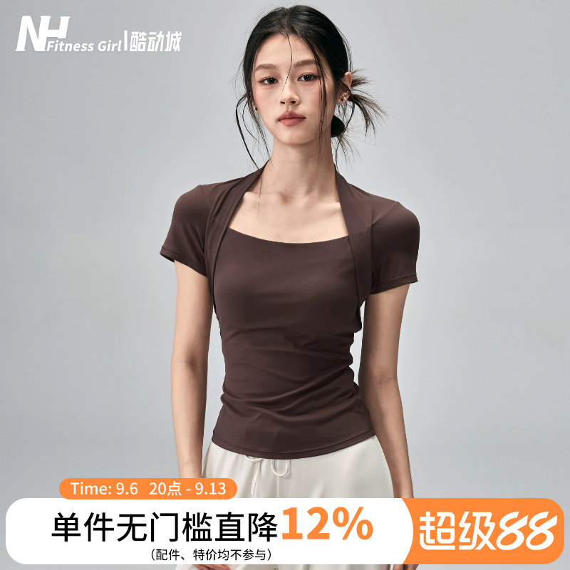 健身女孩带胸垫假两件瑜伽服短袖图片