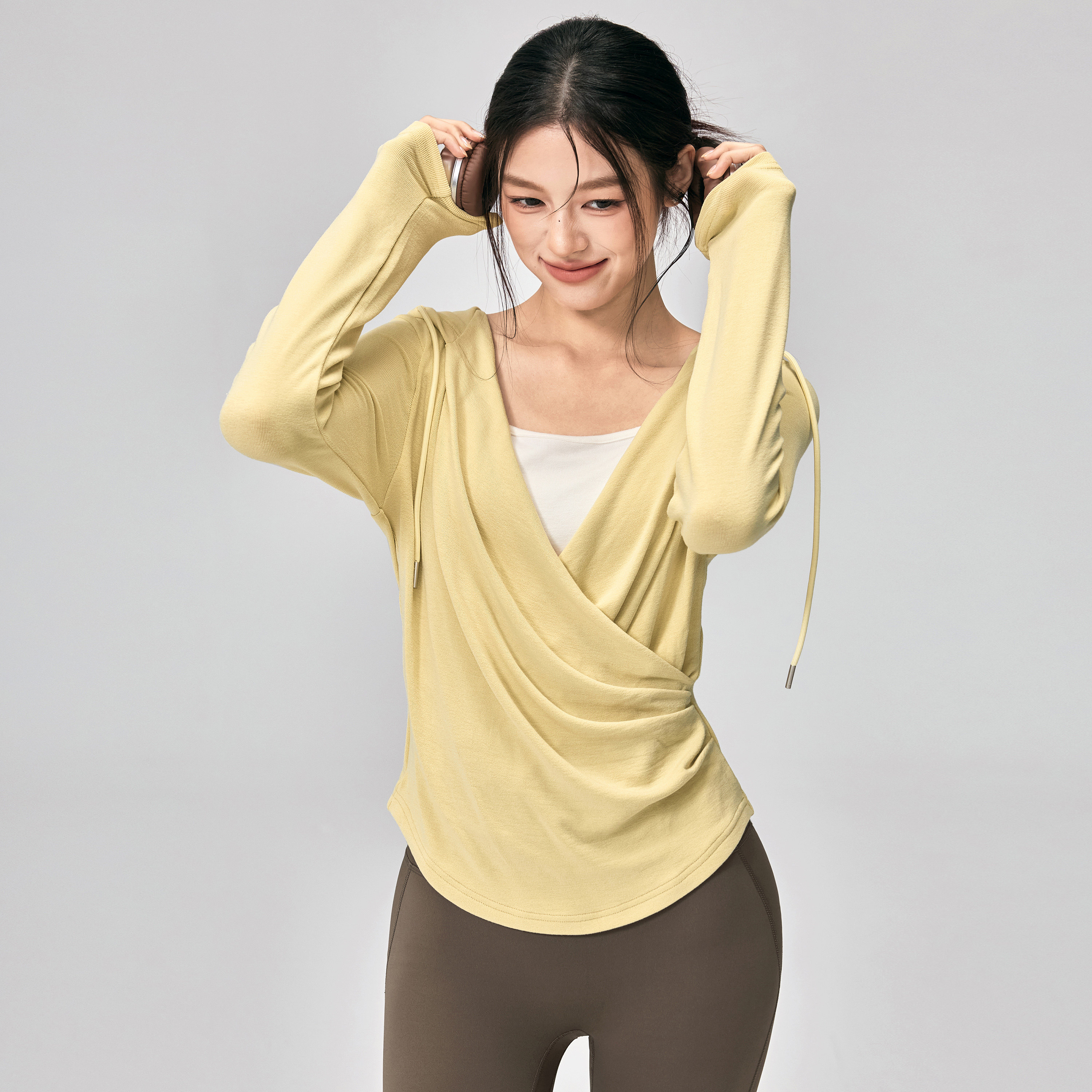 健身女孩秋季瑜伽服长袖高级感修身V领跑步普拉提连帽运动上衣新