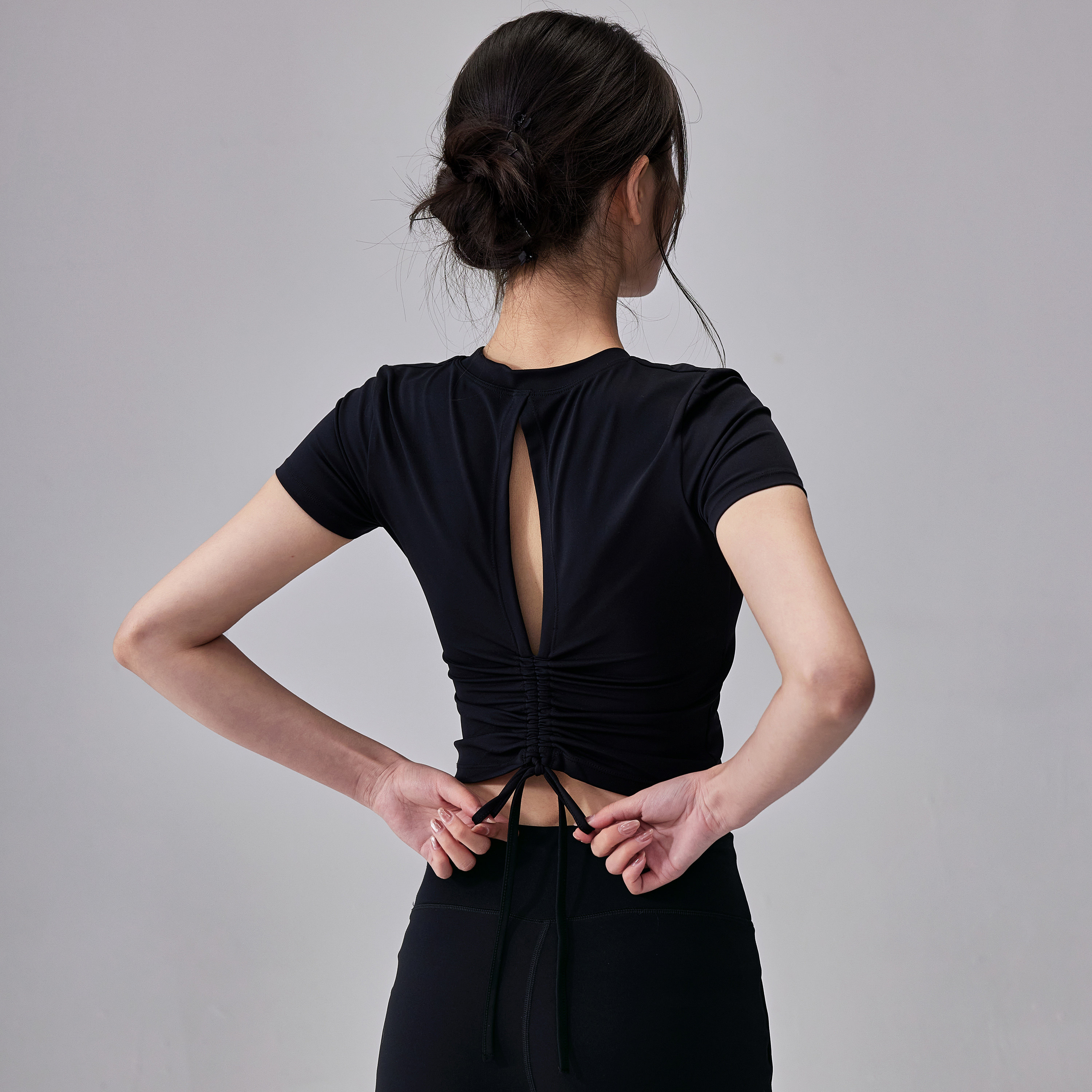 健身女孩高级感带胸垫瑜伽服短袖图片