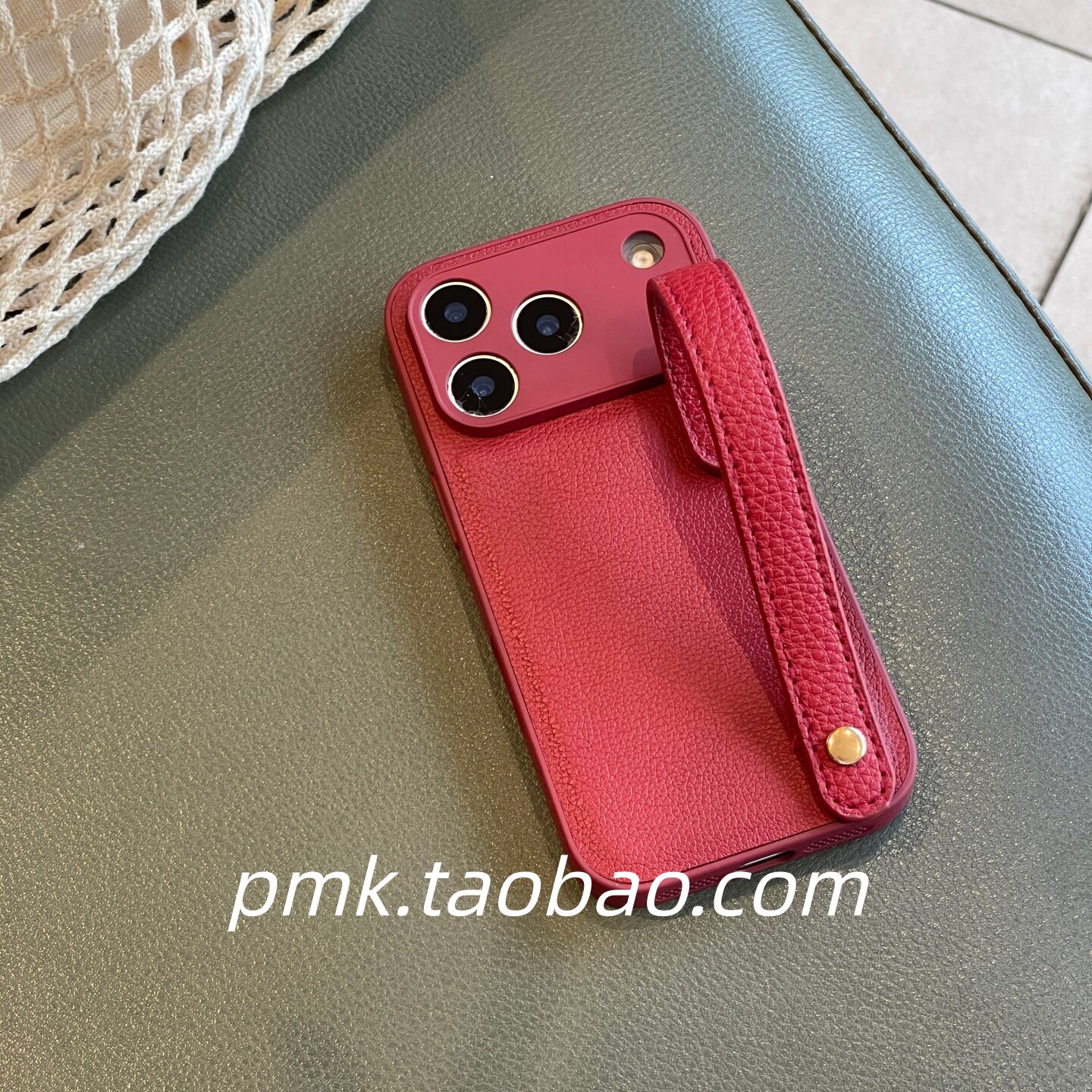 新年复古酒红皮带手腕带适用苹果16promax手机壳17pro防摔iphone14便携手提手拎15/12小众11简约纯色潮女13
