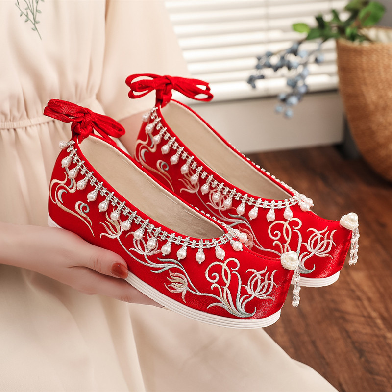秀禾婚鞋中式结婚红色汉服绣花鞋