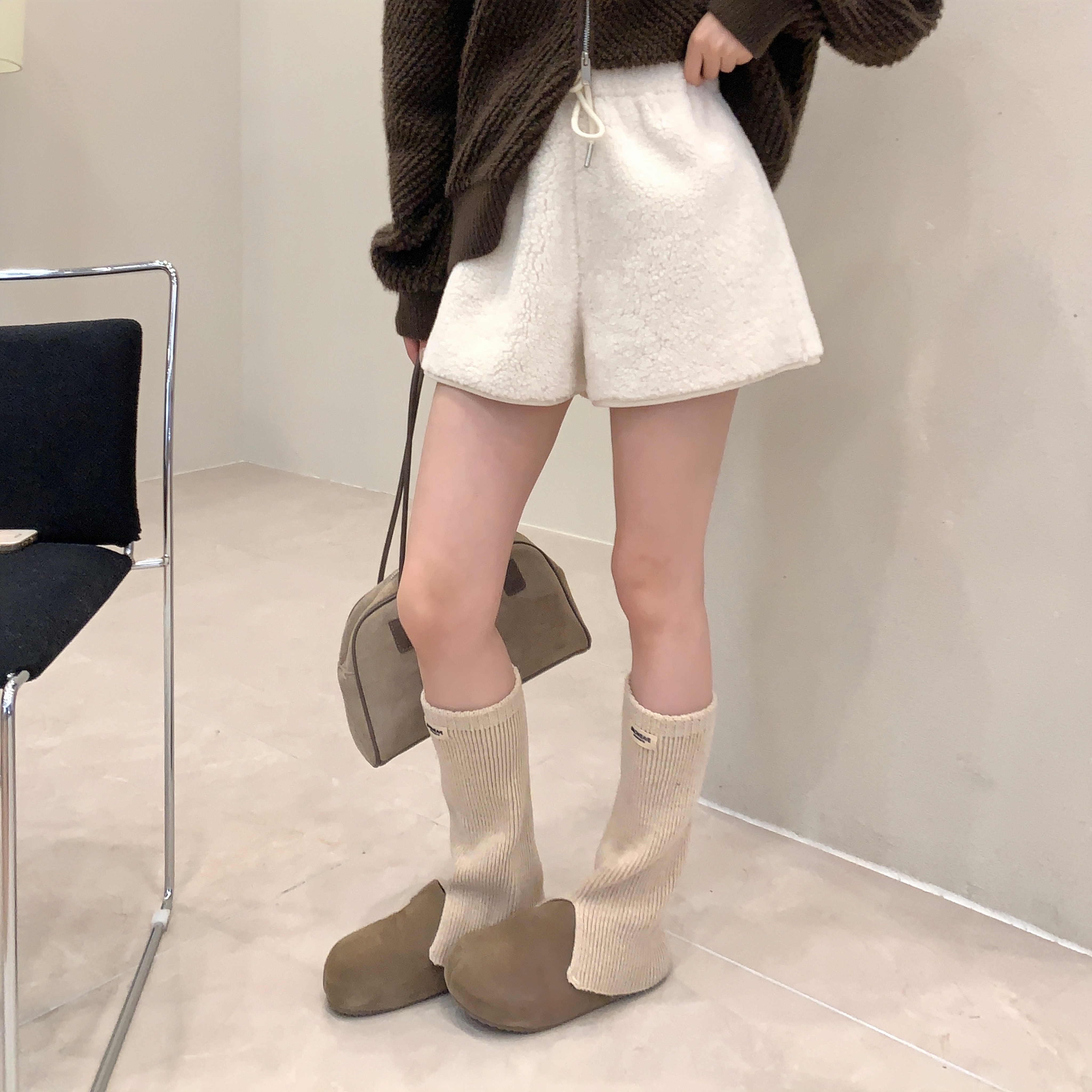 新款加厚仿羊羔毛抽绳松紧腰短裤