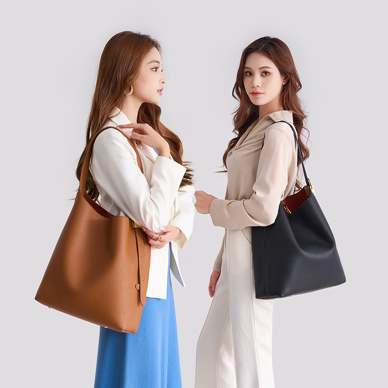 牛皮大容量通勤2024新款水桶包LK