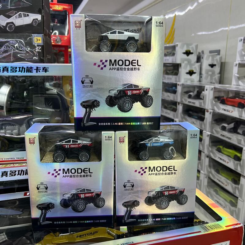 新款威腾遥控车越野车1:64仿真APP遥控LED灯光手柄玩具5-8岁礼物