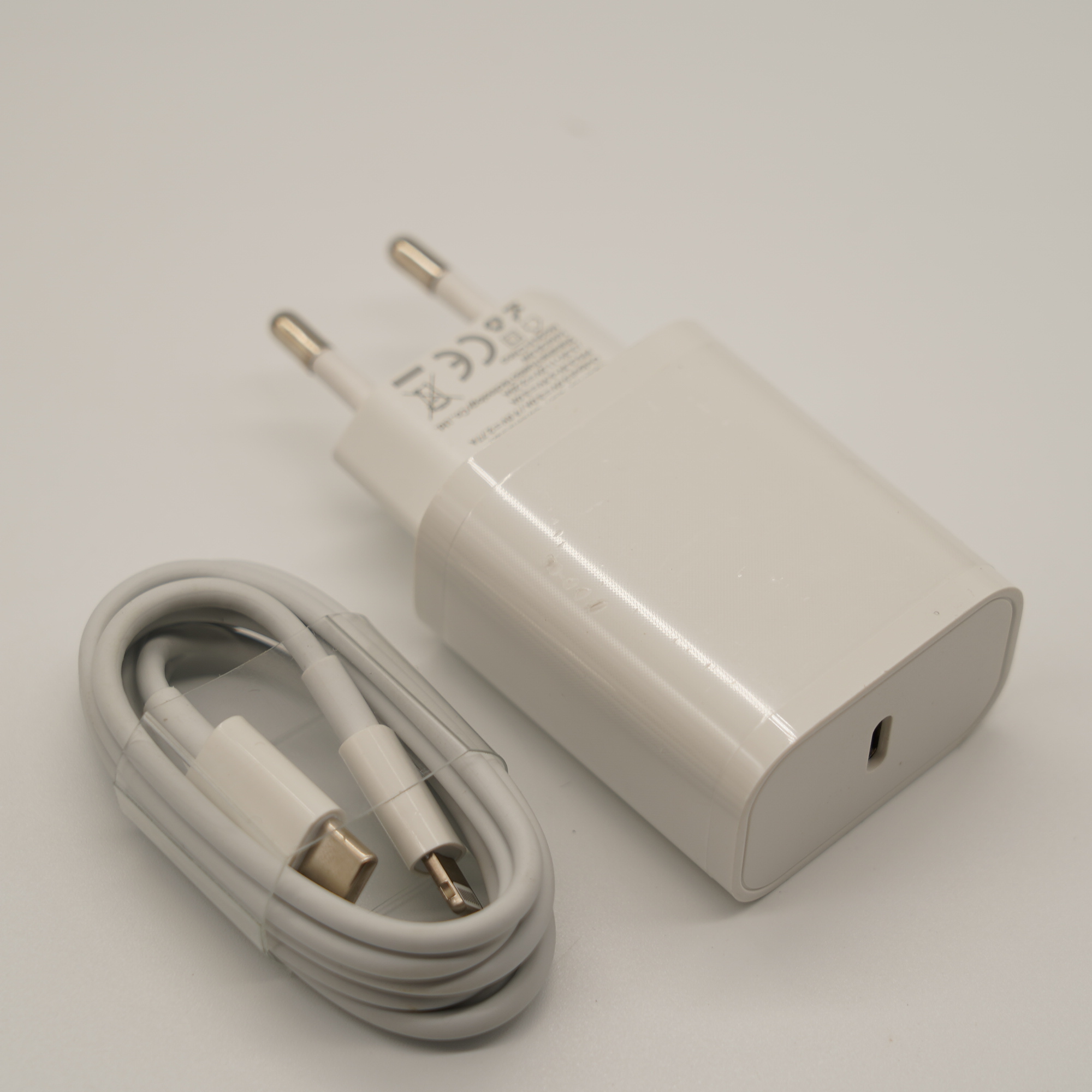 出欧洲Amoner 25W USB-C PD快充欧规充电器C TO L快充线套装
