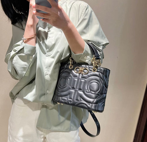宽松范儿蝙蝠感纽扣门襟长袖聚纤