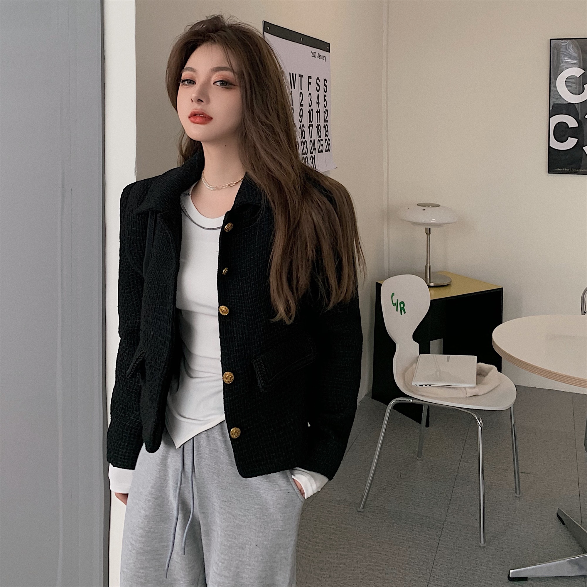 Real shot real price Black French style retro fragrance coat + open line irregular T-shirt + drawstring pants