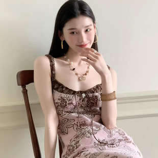 今年流行的漂亮裙子2026夏季新款海边度假法式气质长款吊带连衣裙