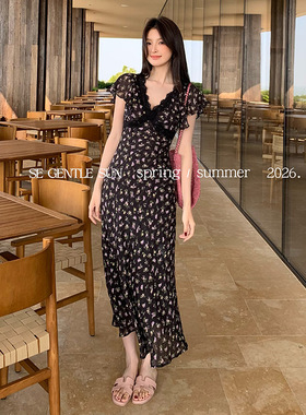 秀熙熙2026春季新款气质蕾丝连衣裙子印花纯欲度假长裙女88533