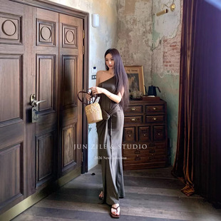 辣妹纽结斜肩连衣裙2026夏季新款美式性感修身显瘦无袖包臀长裙子