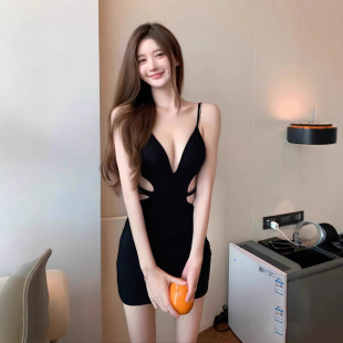 TZ6897精致纯欲镂空露腰吊带连衣裙女气质大方名媛千金包臀短裙子