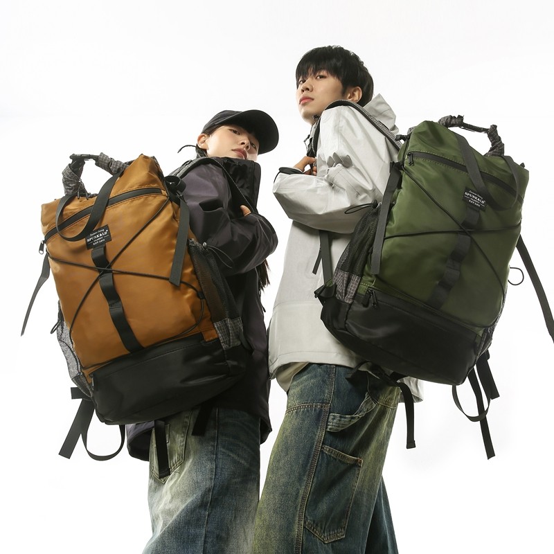 旅行大容量轻便徒步登山双肩背包