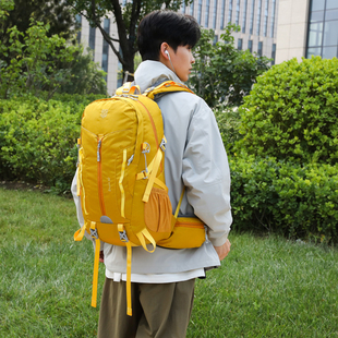 多功能大容量户外双肩背包男女登山旅行防水轻便徒步远途骑行背囊