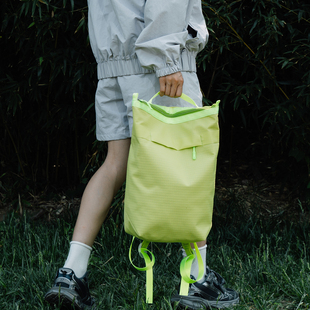 简约户外登山包女双肩大容量徒步爬上通勤轻便背包骑行收纳小背包