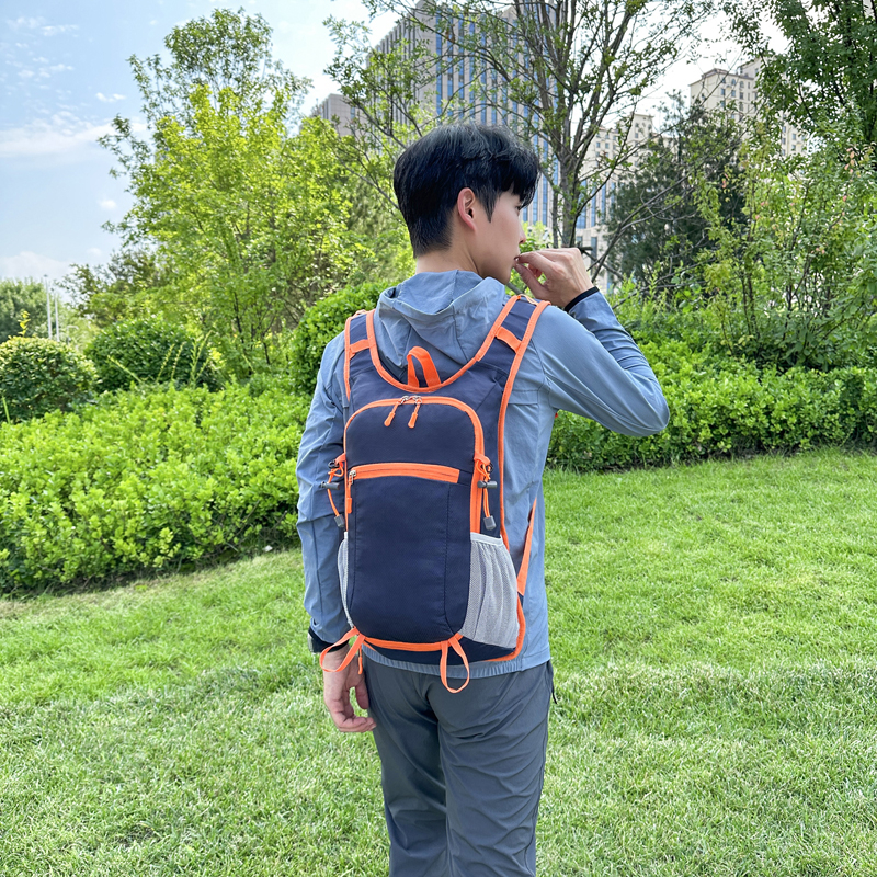 新款骑行背包登山包防泼水双肩包