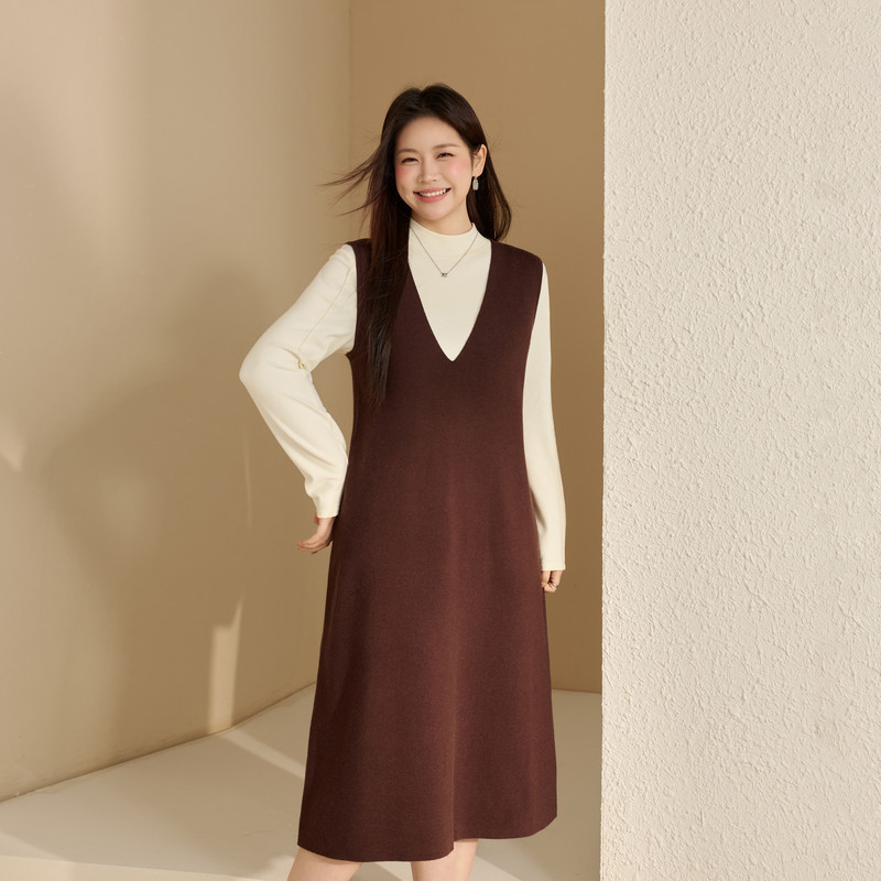 【叠穿百搭无袖连衣裙】纤莉秀大码女装简约背心裙胖mm2025冬新款