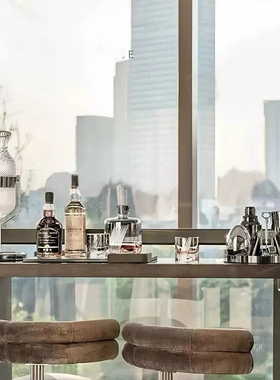 现代轻奢样板房酒柜售楼部水吧台酒具托盘装饰酒醒酒器组合装饰