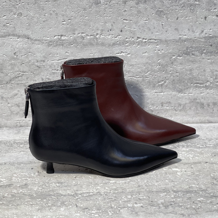 胎牛尖头细跟后拉链高跟鞋短靴女