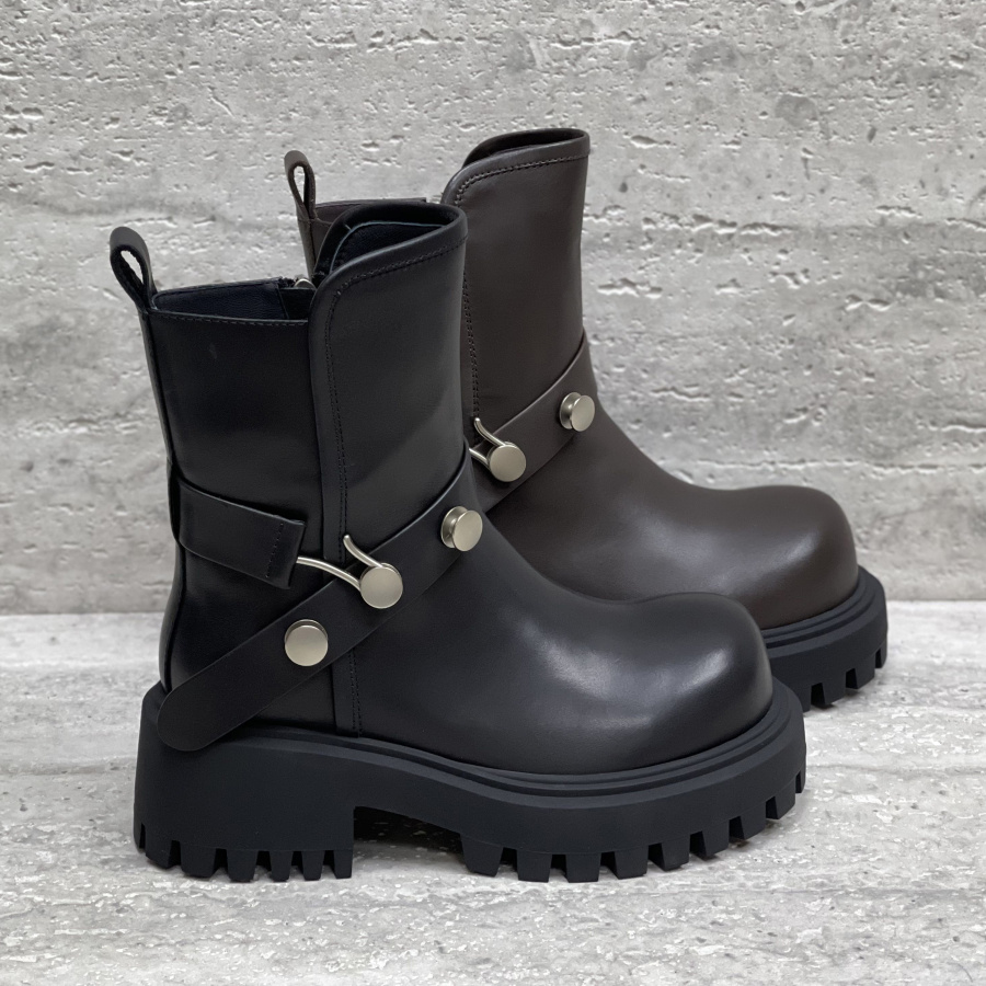 铆钉侧拉链厚底马丁靴短靴女