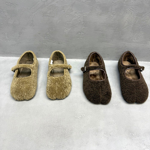 羊毛绒保暖分趾平底玛丽珍鞋