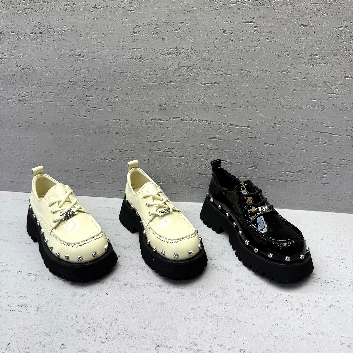 欧洲站欧货女鞋2026春新真皮英伦风漆皮铆钉厚底乐福鞋松糕底单鞋