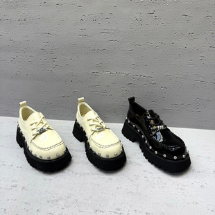 欧洲站欧货女鞋2026春新真皮英伦风漆皮铆钉厚底乐福鞋松糕底单鞋