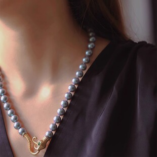 yuwelry欧美小众迷幻彩灰色琉璃珍珠金蛇扣复古短款项链