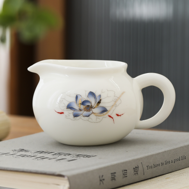 250ml不烫手公道杯羊脂玉瓷带手柄家用白瓷分茶器鱼戏图案公允杯