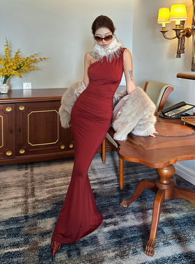 Kilonova优雅名媛酒红色斜肩连衣长裙无袖性感修身包臀鱼尾裙礼服
