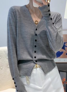 2025秋新款漂亮高级设计感开叉V领天丝羊毛针织衫女人味长袖上衣