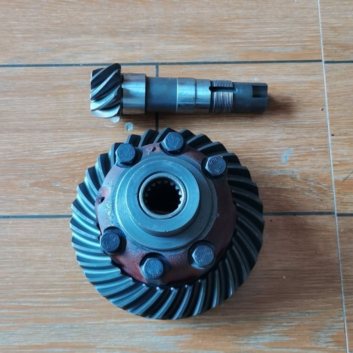 沃德奥龙拖拉机配件沃得554/704前桥差速器总成盆角齿8/31齿一套