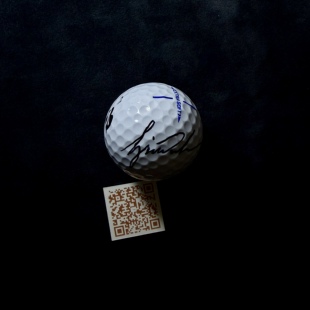 泰格伍兹 Tiger Woods 亲笔签名高尔夫球 送盒 带证书编码