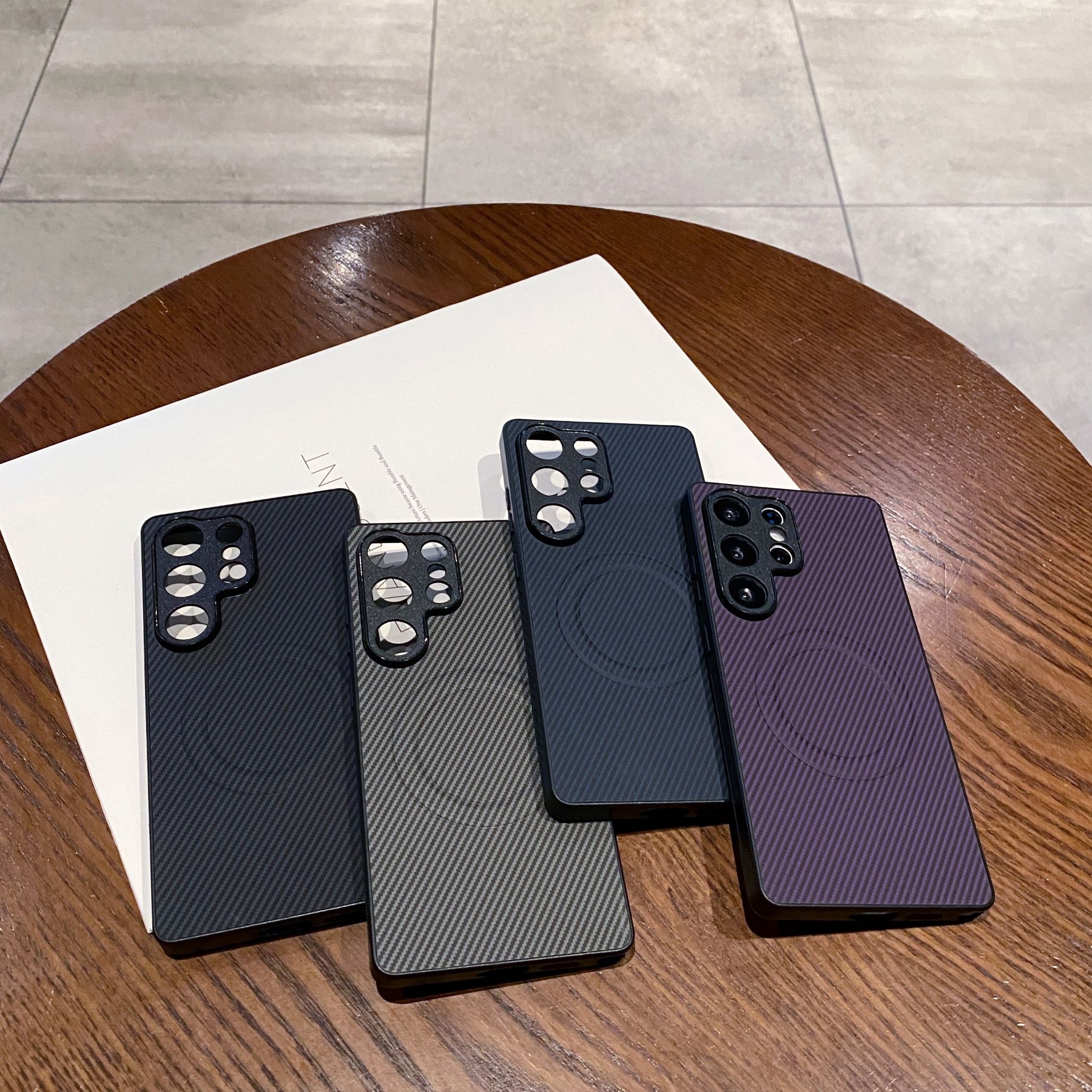 新款碳纤纹磁吸皮纹手机壳