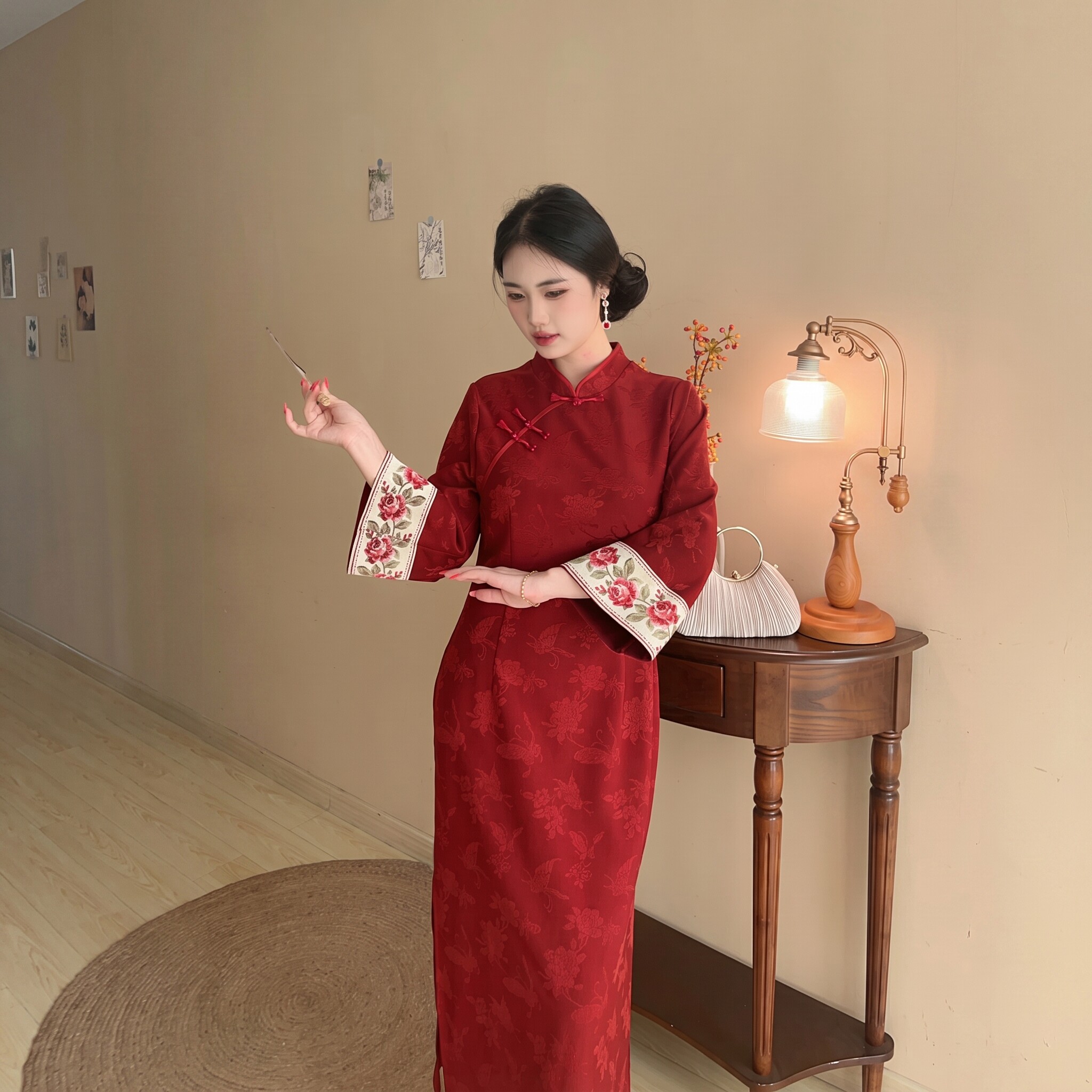 遇见大码新中式红色订婚刺绣旗袍图片