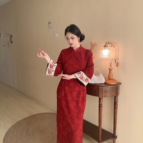 遇见大码新中式红色订婚刺绣旗袍