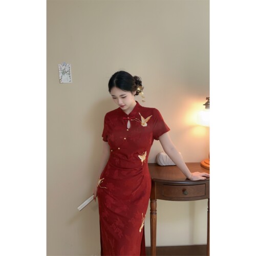新中式红色大码蝴蝶订婚旗袍
