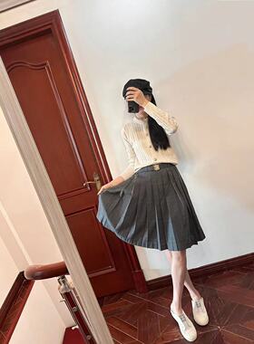 现货~绞花羊绒毛衣金扣开衫+英伦风格纹半裙