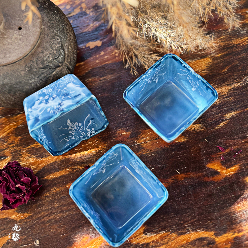 有田烧蓝釉青花四方小钵内绘小碎花调料碟3只口径7高5