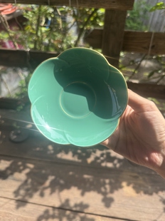 香兰社帝王绿浮雕梅花型杯垫杯托直径12高2.5