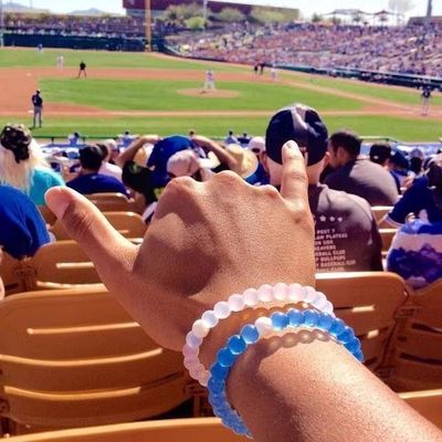 Lokai Wildlife Bracelet 硅胶珠珠纪念高透明黑白粉时尚手环手镯