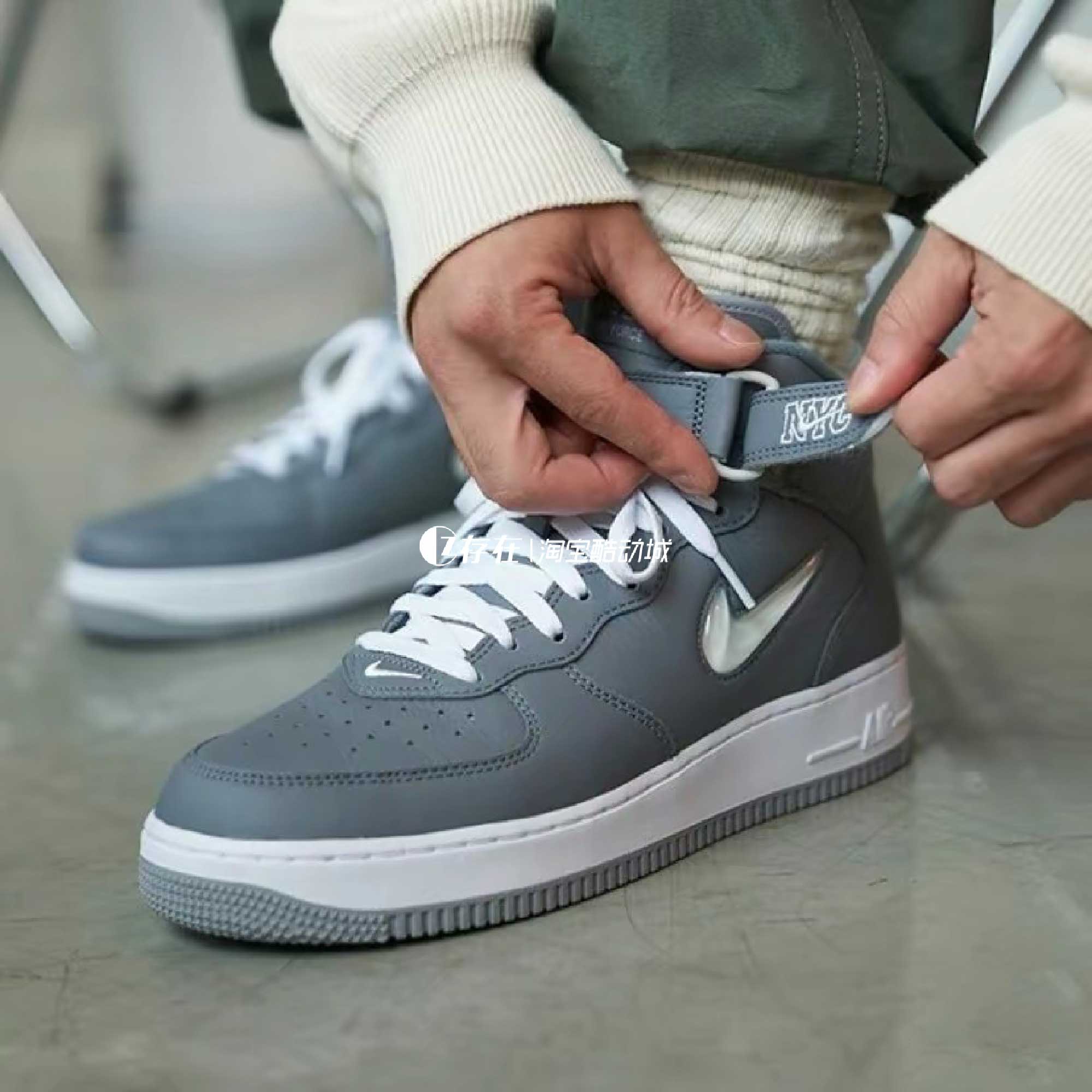 Nike/耐克AF1男女中帮休闲板鞋
