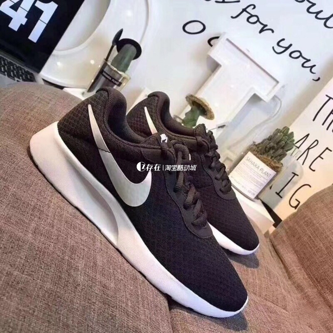 Nike/耐克 Rosherun 女子轻便黑白经典低帮休闲跑步鞋 511882-094