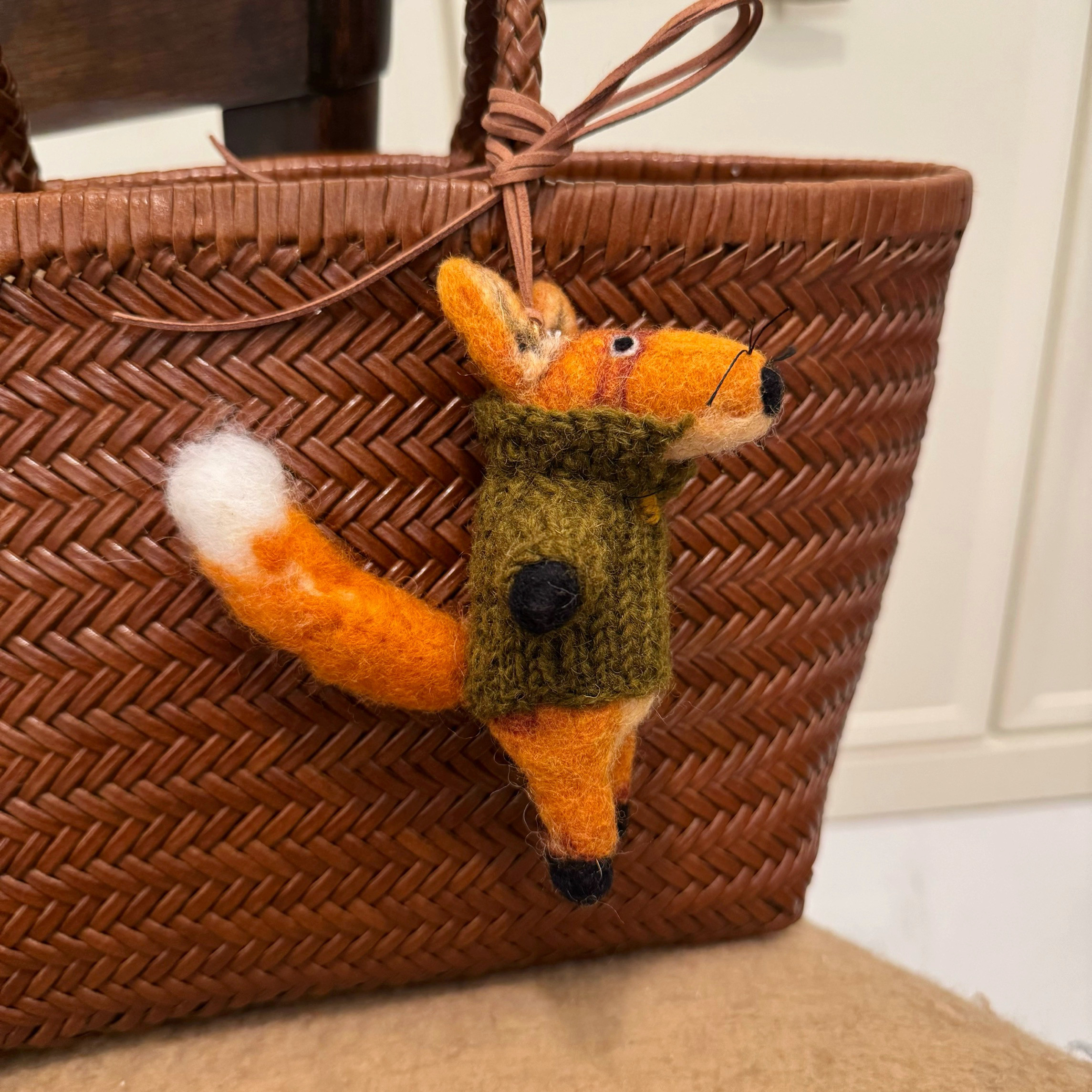 尼泊尔手工羊毛毡挂件可爱狐狸包包挂件情侣钥匙扣小玩偶汽车挂饰