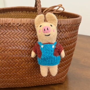 尼泊尔手工羊毛毡可爱小猪包包挂件情侣钥匙扣小玩偶汽车挂饰