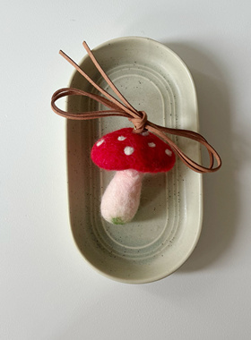 尼泊尔手工羊毛毡可爱小绵羊玩偶钥匙圈立体红色蘑菇钥匙圈包挂