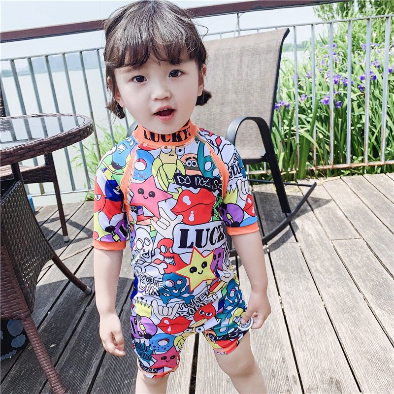 ins嘻哈儿童泳衣卡通连体小童婴幼儿防晒防紫外线冲浪服套装带帽