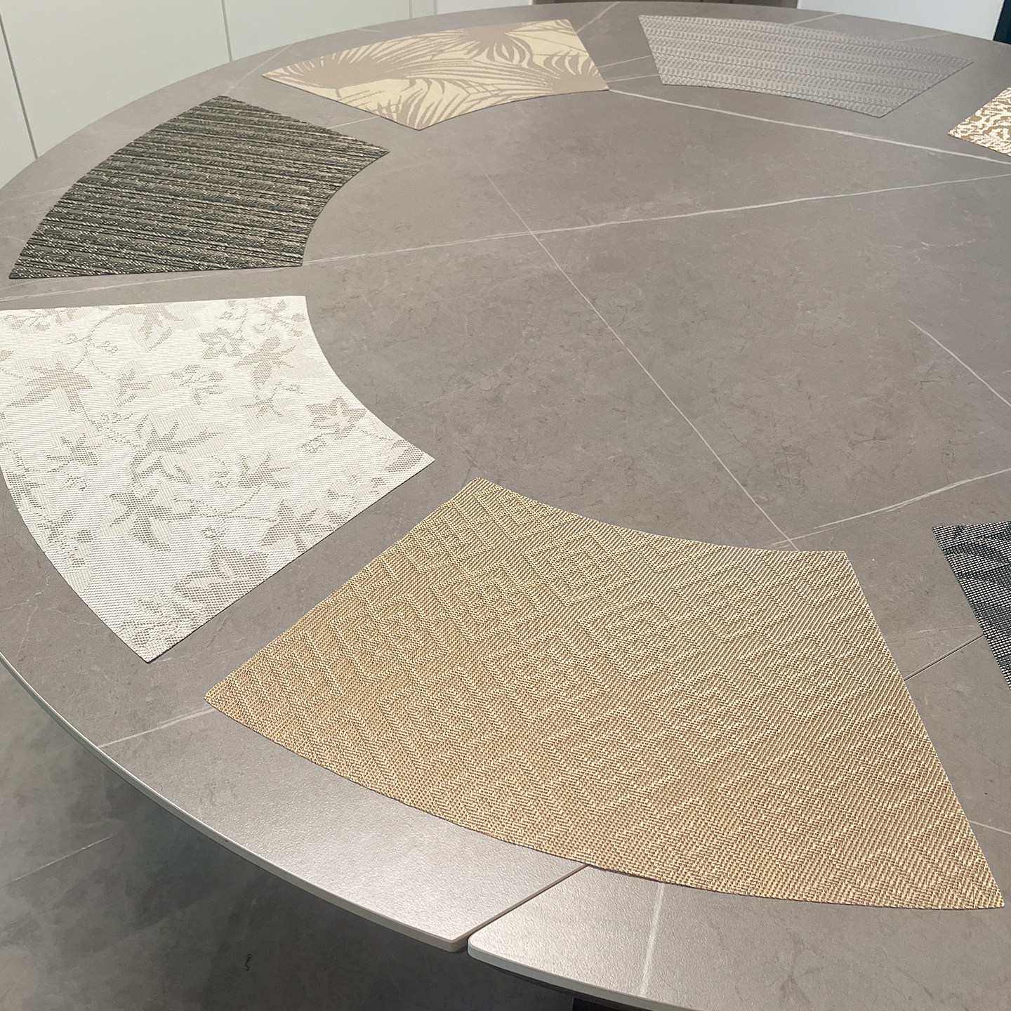 提花扇形餐垫PVC餐桌垫新中式轻奢西餐垫高档隔热垫家用餐具垫2片
