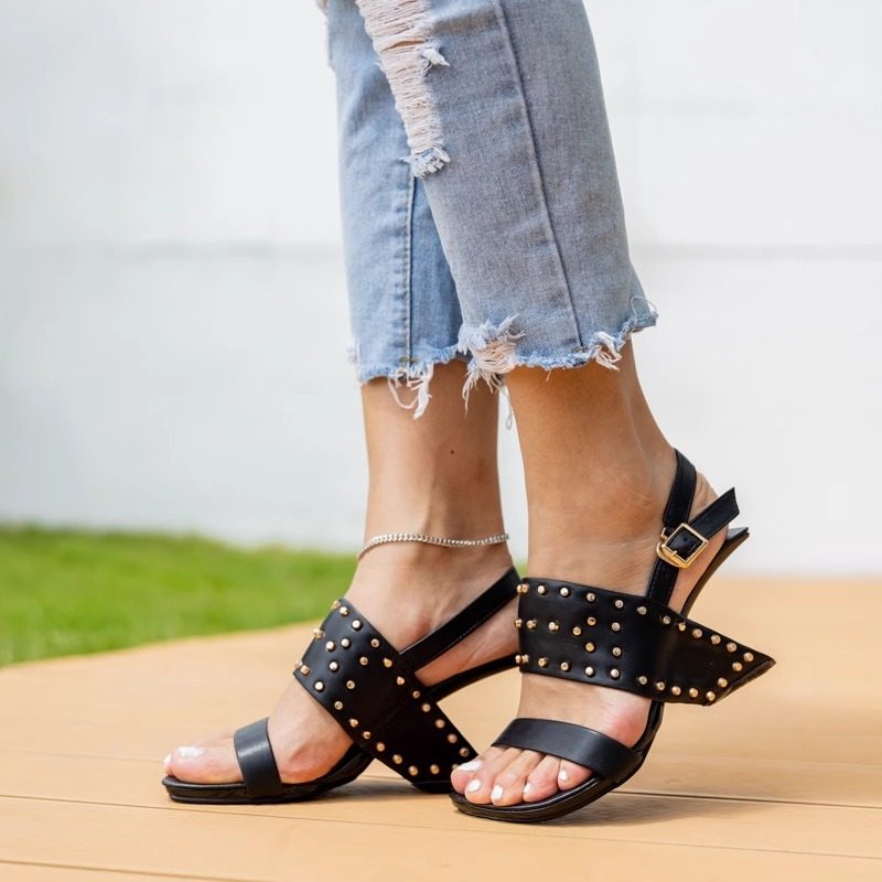 JR夏季铆钉凉鞋女欧美朋克皮带金属机车风露趾女鞋几何高跟女鞋潮