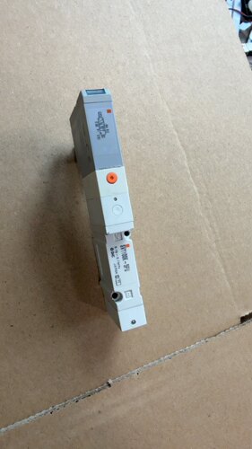 SMC SV1100-5FU 电磁阀 原装正品 9新拆机